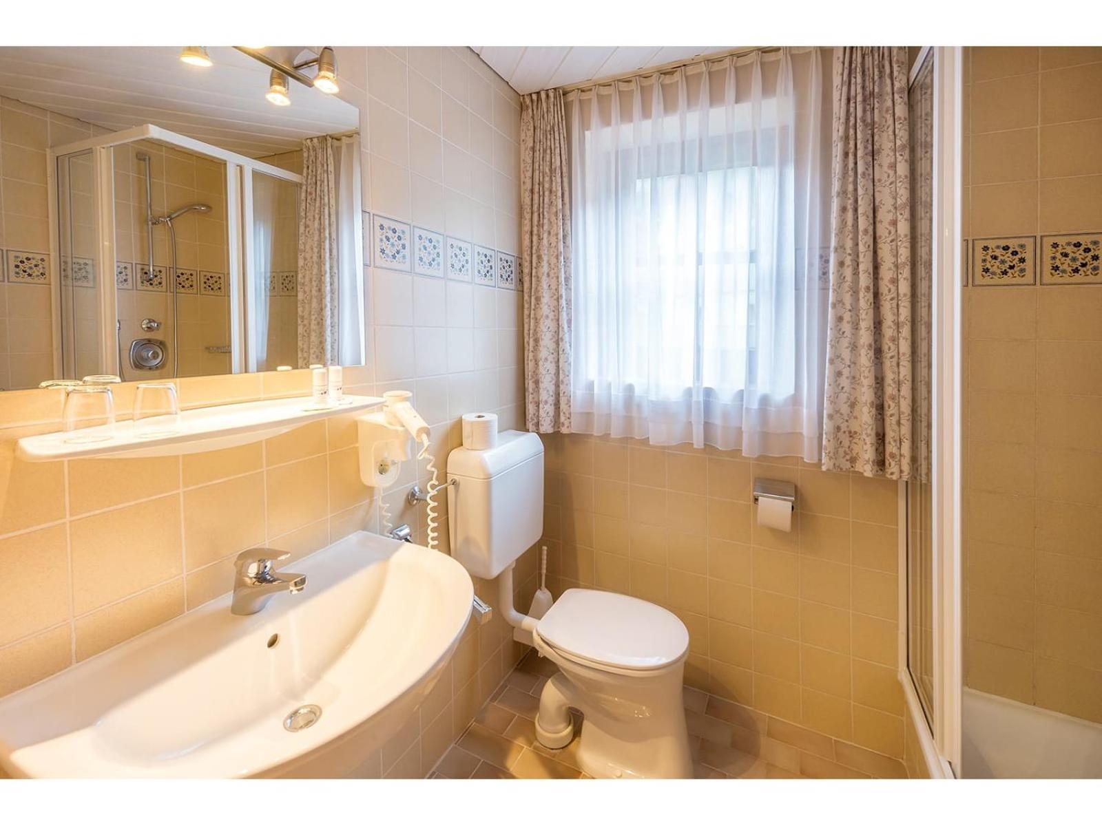 Landhotel Almroesl Im Grossarltal Huttschlag Room photo